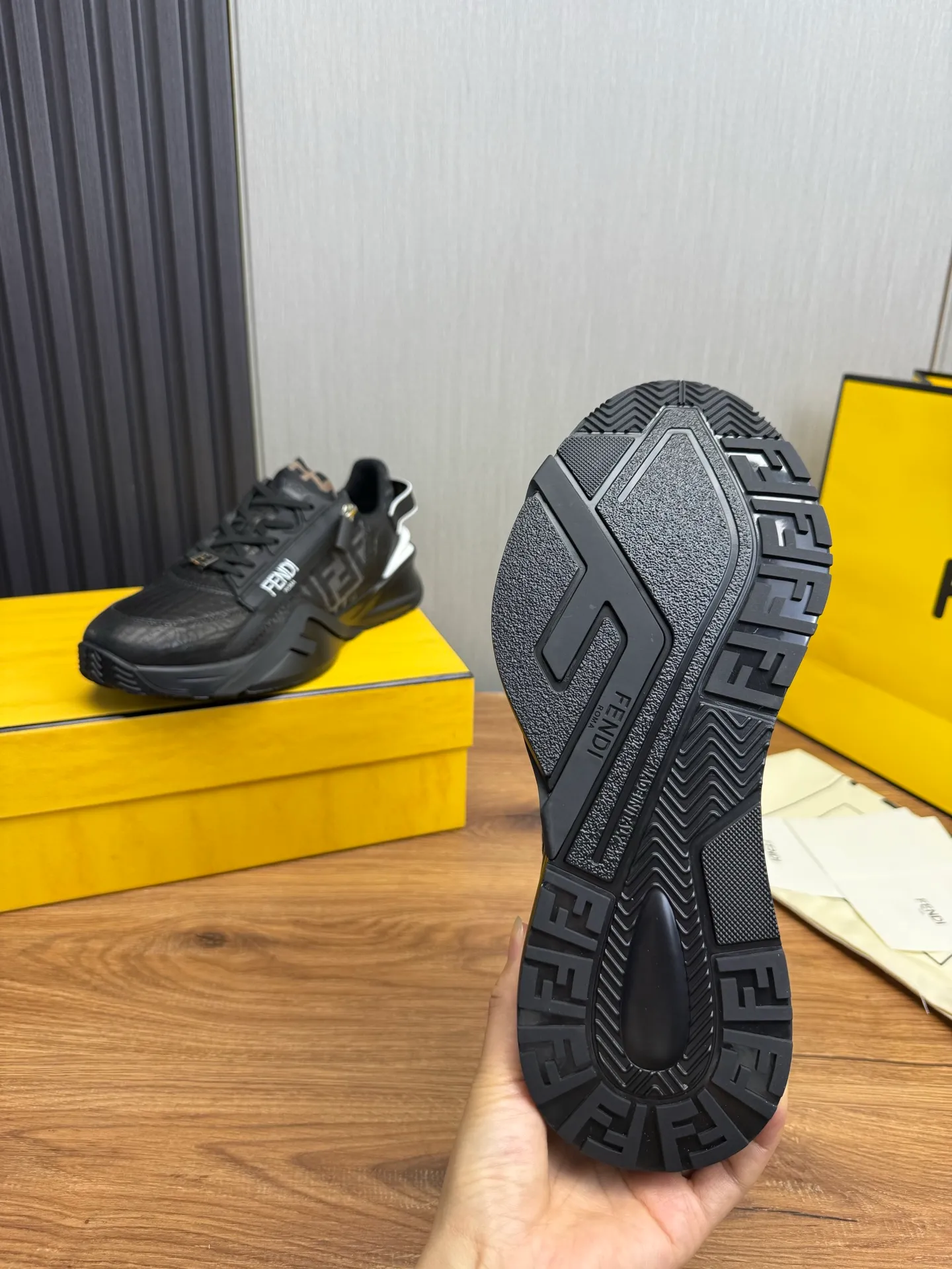 Men's men's shoes 💰620💰 Fendi [Fendi] hot style is on the market 🔥Fashionable casual men's shoes 🔱 Made of original brand fly-knit fabric. Original cowhide + breathable mesh lining + sheepskin feet, perfect shape, top quality, you deserve it 🔜Original rubber outsole, ultra-light, non-slip and wear-resistant 👣 Standard size 38-44